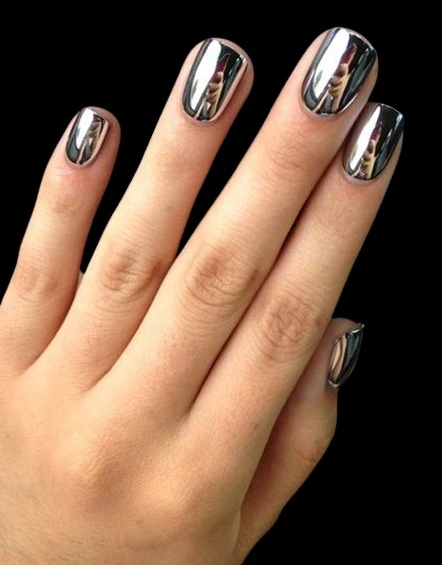 Metallic nails design